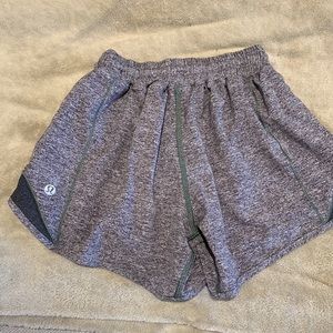Lululemon 2.5” hotty hot short shorts. Size 0.